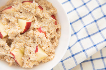 Oatmeal and sliced ​​apples