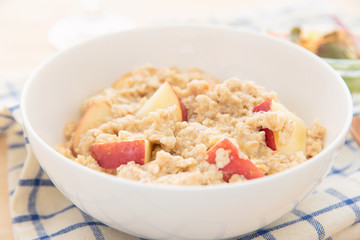 Oatmeal and sliced ​​apples