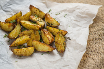 Country potato crispy with spices and dill