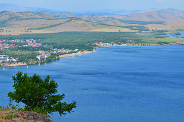 Lake Yaktykul is a favorite vacation spot of the inhabitants of the southern Urals. There are holiday homes,sanatoriums, bungalows.