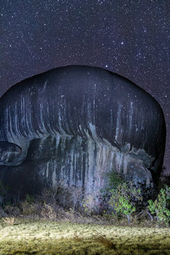 Pedra Pintada e o c&eacute;u estrelado