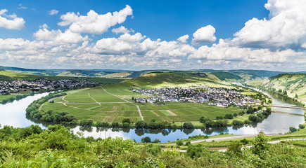 Moselschleife bei Trittenheim Rheinland-Pfalz Deutschland