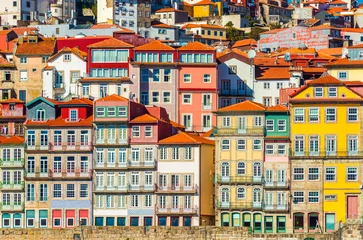 Fotobehang Oude historische huizen van Porto. Rijen van kleurrijke gebouwen in de traditionele bouwstijl, Portugal © Travellaggio