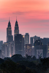 Fototapeta premium Skyline z Kuala Lumpur, Malezja podczas wschodu słońca