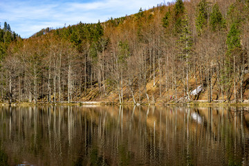 Vorderer und hinterer Langbathsee im März