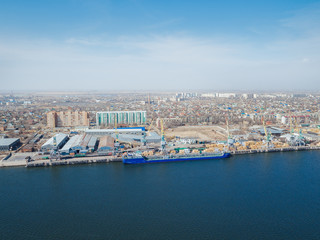 Obraz premium Shooting from the seaport quadrocopter