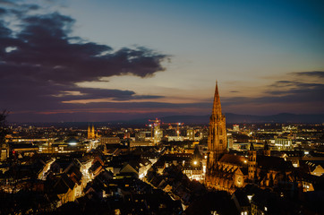 Fototapeta na wymiar Das schöne Freiburg bei Nacht