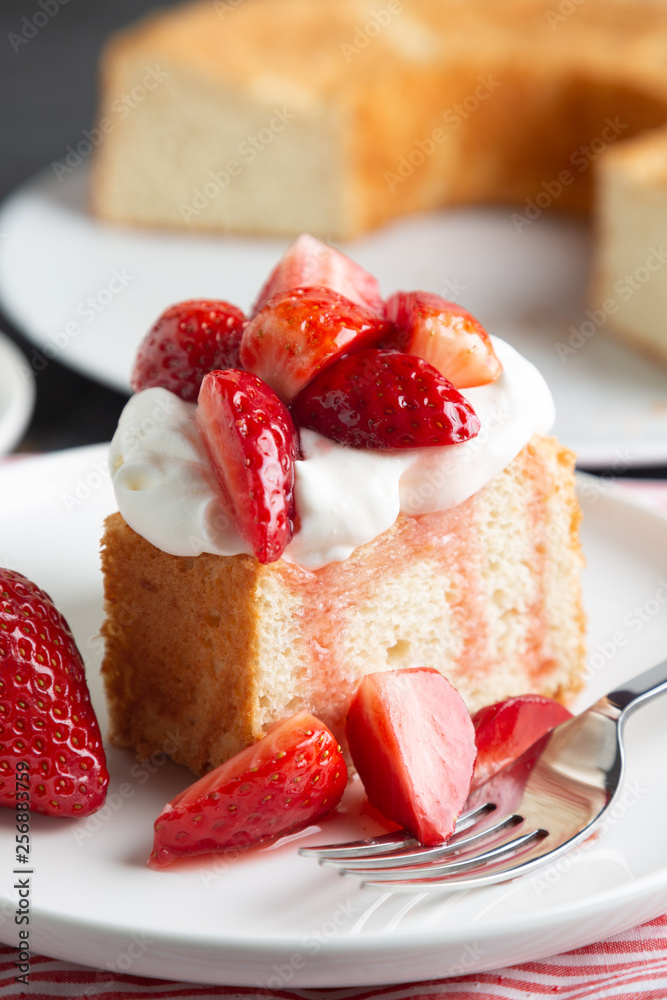 Wall mural Angel food cake with whipped cream and strawberries