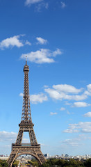 Fototapeta na wymiar famous Eiffel Tower in Paris France and the blue sky