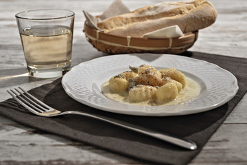 gnocchi di patate al formaggio gorgonzola e noce moscata