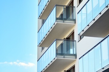 Fototapeta premium Contemporary residential building exterior in the daylight