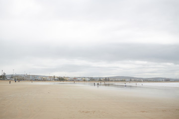 Strand von Essaouira bei bewölktem Himmel