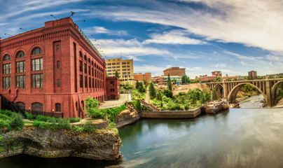 Obraz premium Washington Water Power building and the Monroe Street Bridge in Spokane