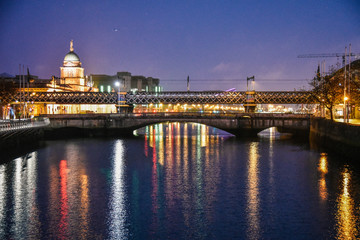 Fototapeta na wymiar The River Liffey in Dublin, Ireland at Dawn