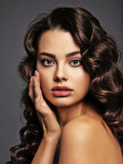 Fototapeta premium Closeup face of a beautiful woman with a smoky eye makeup