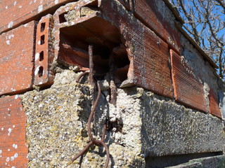 Coin de mur brisé