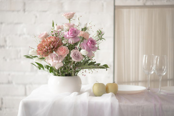 The decor of roses and baby's breath on a white brick wall background