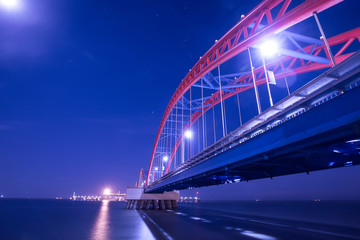Obraz premium The freighter dock on the sea bridge at night
