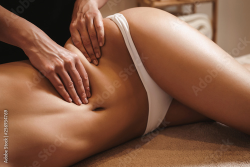 Massage woman erotic jung Massage ::