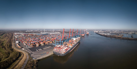 Containerterminal Altenwerder im Hafen von Hamburg 