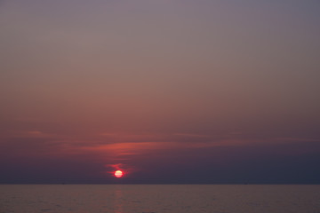 Naklejka premium Beautiful sunset at sea.