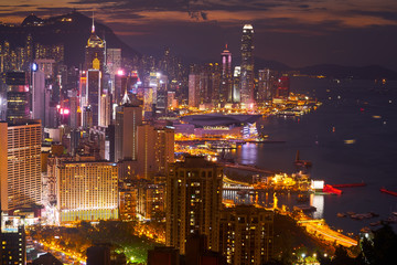Fototapeta na wymiar night cityscape in hong kong on braema hill