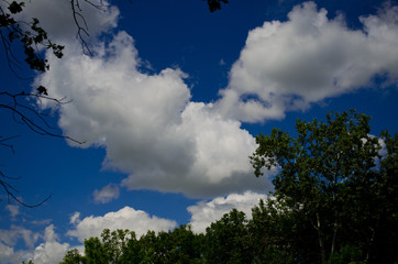 Les visible clouds and beautiful sky