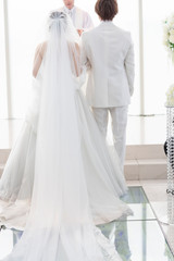 結婚式　新郎と新婦の後ろ姿