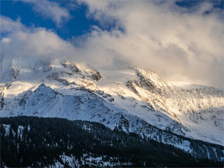 Le Massif du Mont Blanc vu depuis Saint Nicols de Véroce dans les Alpes françaises