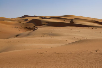 Fototapeta na wymiar sundown in abu dhabi desert