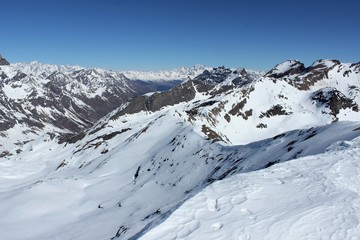 Fototapeta na wymiar alpinisme hivernal