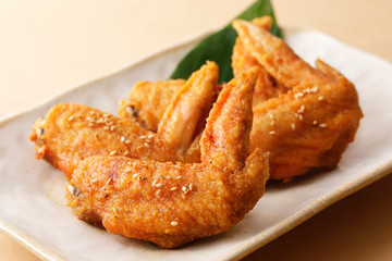 手羽先　Spicy fried chicken wings Tebasaki