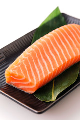 サーモンの刺身　Raw salmon sashimi
