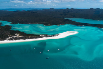 Luftaufnahme beim Helikopter-Rundflug über Whitsunday Island © jeho.photography