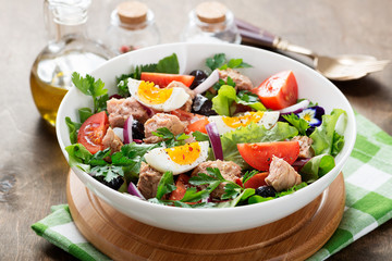Tuna Fish Salad with Lettuce, Cherry Tomatoes, egg and olives.