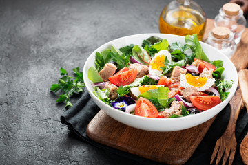 Tuna Fish Salad with Lettuce, Cherry Tomatoes, egg and olives.