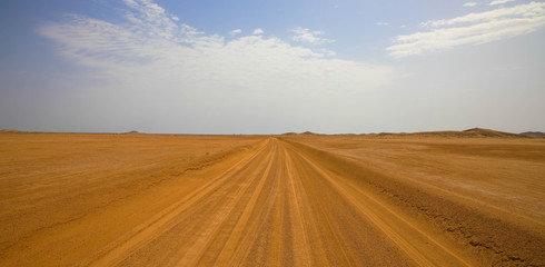 Fototapeta premium Offroad durch die Wüste, Wahiba Sands Oman