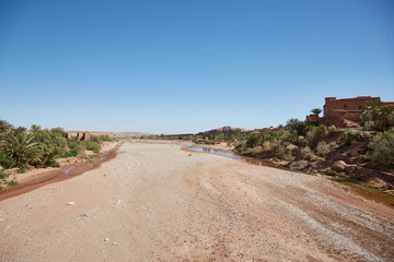 ausgetrocknetes Flussbett in Marokko