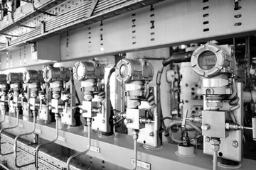 Pressure transmitter to monitor downstream pressure, Black and white.