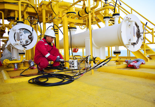 Mecahnical technician,Oil and gas offshore platform. Asia 2019.