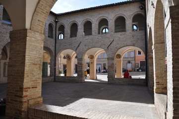 Fototapeta na wymiar Chiostro Chiesa di San Severo Ostra Vetere Marche