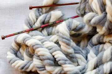 Толстая шерстяная пряжа для вязания. Любимое увлечение. 