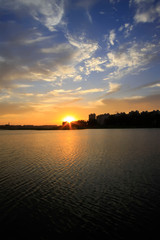 Fototapeta premium rivers natural scenery in the evening