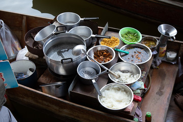 Casseroles en métal cuisine asiatique