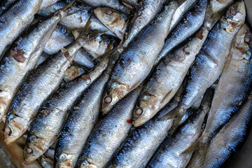 Obraz premium Salted sea fish at street market in Ubud, Bali, Indonesia. Seafood concept. Raw fish for cooking, closeup