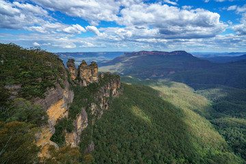 Fototapeta na wymiar three sisters in katoomba, blue mountains, australia 11