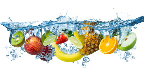 vers multi fruit spatten in blauw helder water splash gezond voedsel dieet versheid concept geïsoleerd witte achtergrond