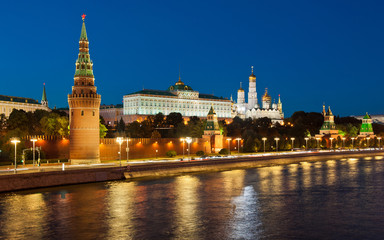 Fototapeta na wymiar The Grand Kremlin Palace and Kremlin wall. Autumn evening. Moscow. Russia