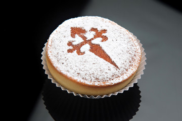 Tarta de Santiago, tarta tradicional de la cocina gallega. España.
