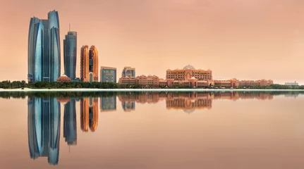 Photo sur Plexiglas Abu Dhabi Vue sur les toits d& 39 Abu Dhabi par une journée ensoleillée, Émirats Arabes Unis